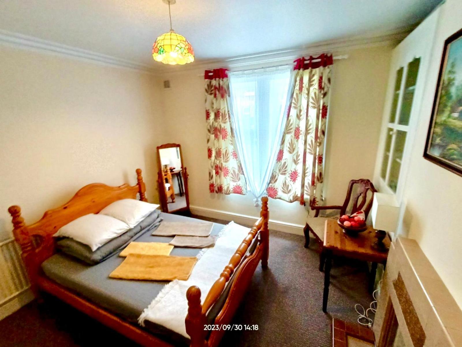 Traditional English House Derby Buitenkant foto